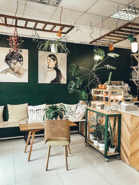 El año 2023 trae consigo nuevas tendencias en decoración de paredes, que se centran en la incorporación de nuevos diseños, colores, estilos y materiales para darle un toque personal y único a cada espacio. Si estás pensando en renovar la decoración de tu